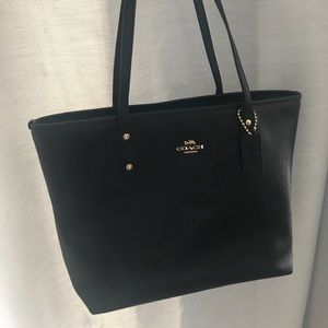 Coach Bag- Central Tote with zip